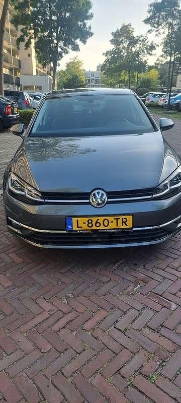 Grijs Gebruikt 2018 VW Golf VII Highline Hatchback | € 17.500 (Eerlijke prijs) - Afbeelding 1/4