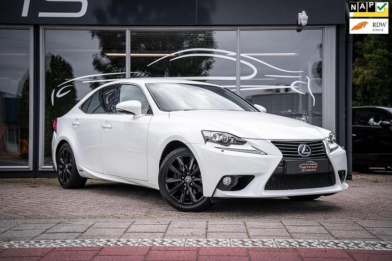 Wit Gebruikt 2013 Lexus IS300h Sedan | € 15.950 (Duur) - Afbeelding 1/4