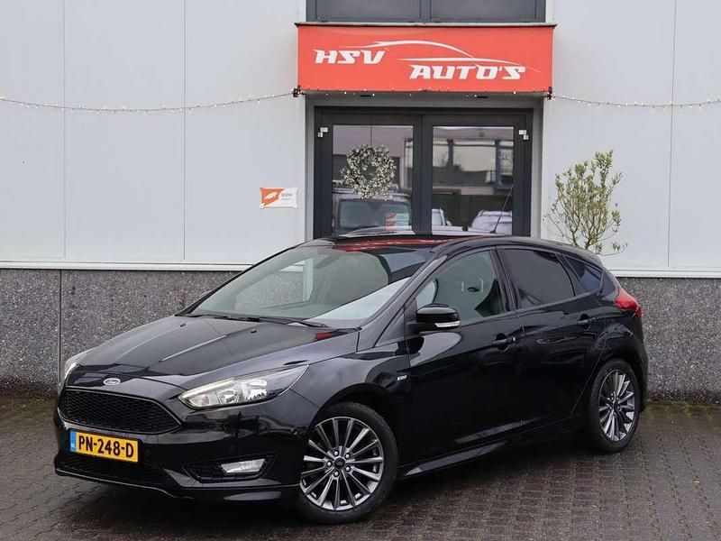 Zwart Occasion 2017 Ford Focus Titanium Hatchback | € 6.450 (Goede deal) - Afbeelding 1/3