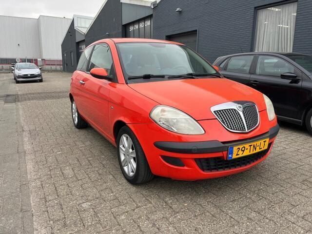 Rood Gebruikt 2006 Lancia Ypsilon Hatchback | € 750 (Goede deal) - Afbeelding 1/4