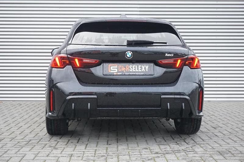 Nieuw BMW 120 Efficient Dynamics 2025 Zwart Hatchback