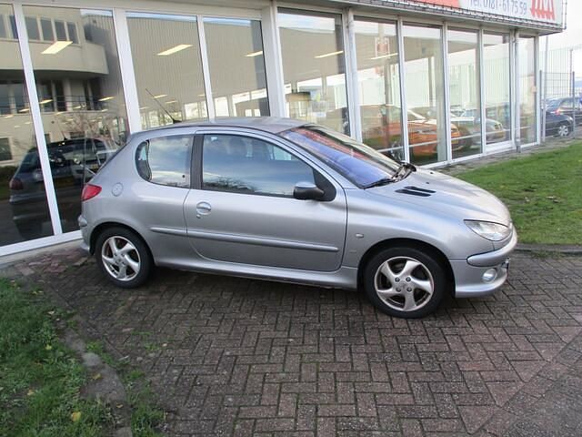 Occasion Peugeot 206 109 PK (80 kW) 2004 Zilver (metallic) Hatchback