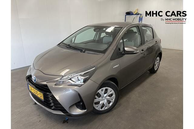 Grijs Gebruikt 2018 Toyota Yaris Hatchback | € 12.900 (Goede deal) - Afbeelding 1/4