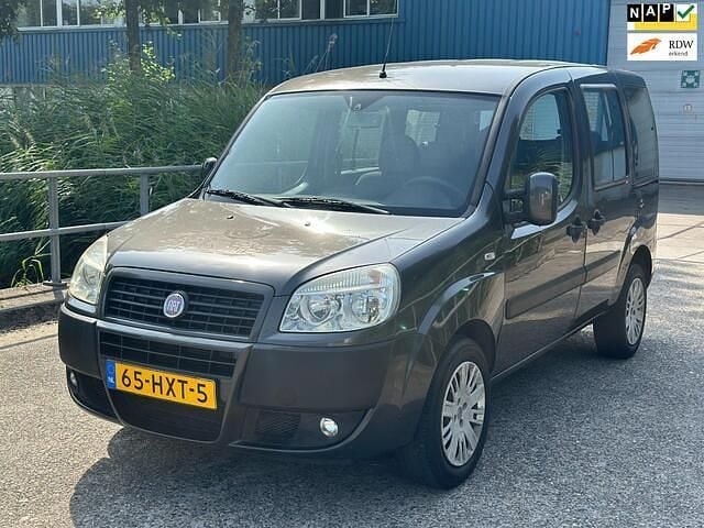 Grijs Gebruikt 2009 Fiat Doblò Family MPV | € 6.750 (Duur) - Afbeelding 1/4