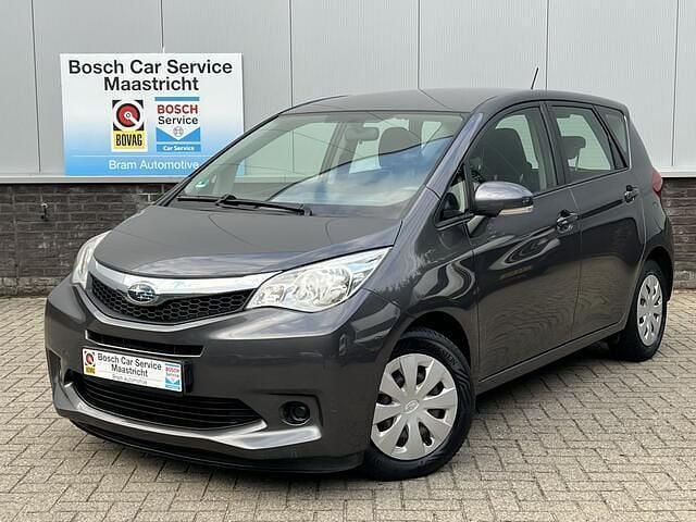 Grijs Gebruikt 2011 Toyota Verso-S Comfort MPV | € 4.949 (Eerlijke prijs) - Afbeelding 1/4