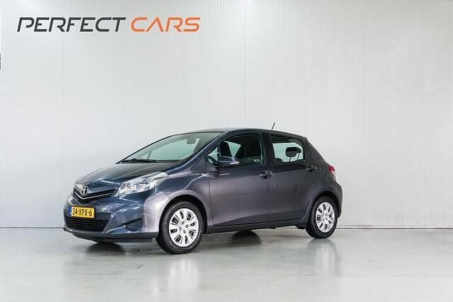 Grijs (metallic) Occasion 2012 Toyota Yaris Hatchback | € 8.500 (Eerlijke prijs) - Afbeelding 1/4