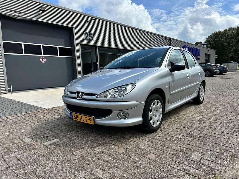 Zilver Gebruikt 2009 Peugeot 206 Hatchback | € 1.500 (Goede deal) - Afbeelding 1/4