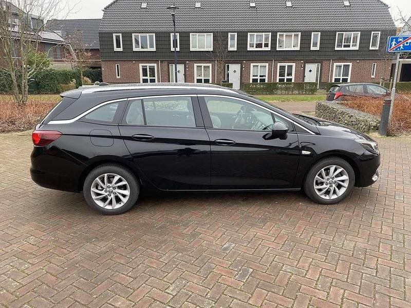 Occasion Opel Astra Edition 105 PK (77 kW) 2021 Zwart Stationwagen