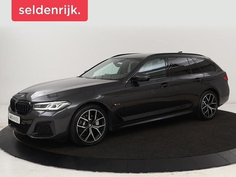 Grijs Gebruikt 2022 BMW 530 M Sport Stationwagen | € 31.900 (Goede deal) - Afbeelding 1/4