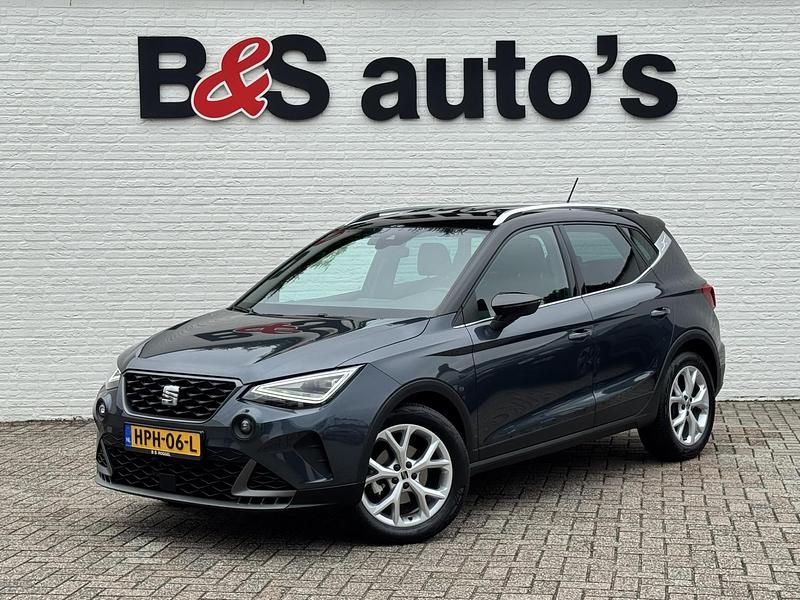 Grijs Gebruikt 2024 Seat Arona Business SUV | € 22.400 (Iets duurder) - Afbeelding 1/4