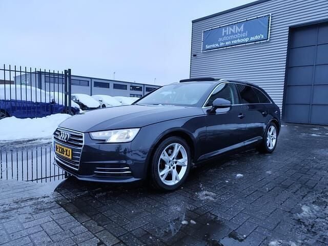 Blauw Occasion 2018 Audi A4 Sport Stationwagen | € 13.999 (Super prijs) - Afbeelding 1/4