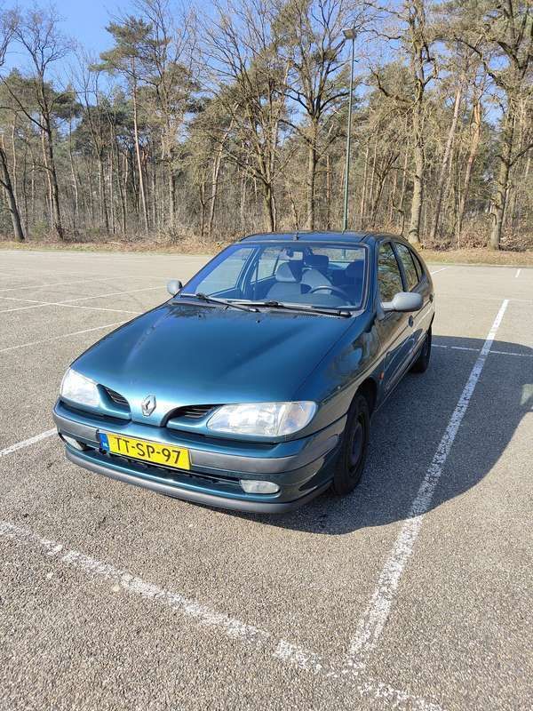 Groen Gebruikt 1998 Renault Mégane Hatchback | € 1.750 (Goede deal) - Afbeelding 1/4