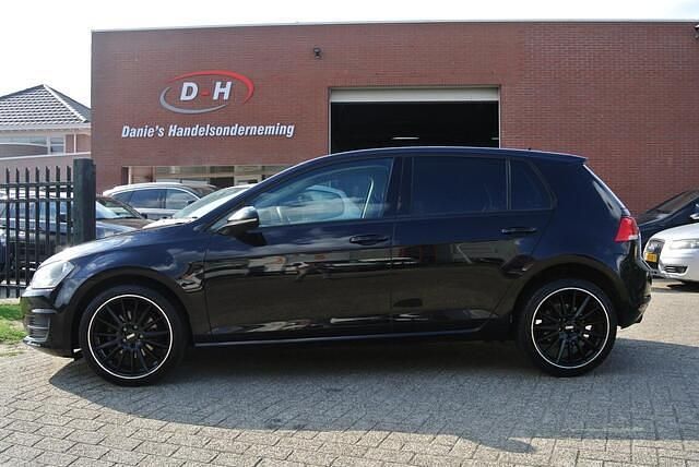 Zwart Gebruikt 2014 VW Golf VII Trendline Hatchback | € 6.699 (Goede deal) - Afbeelding 1/4