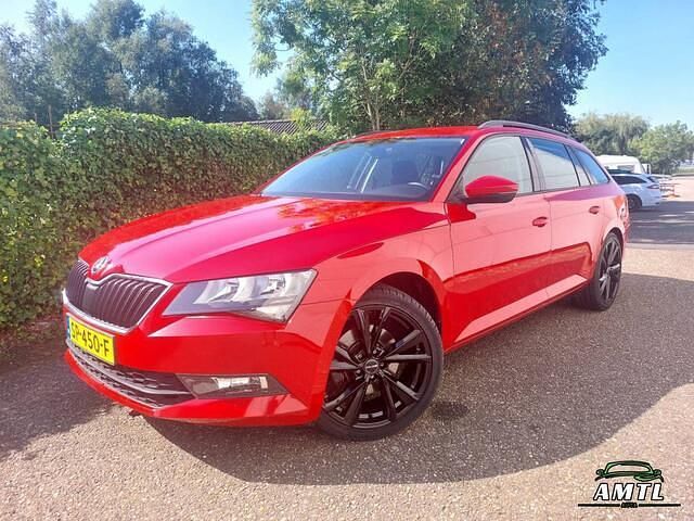 Rood Gebruikt 2018 Skoda Superb Business Line Stationwagen | € 23.900 - Afbeelding 1/4