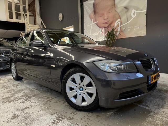 Grijs Gebruikt 2005 BMW 320 Sedan | € 3.950 (Goede deal) - Afbeelding 1/4