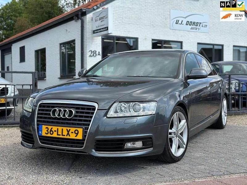 Grijs, metallic lak Gebruikt 2010 Audi A6 S-Line Sedan | € 7.999 - Afbeelding 1/4