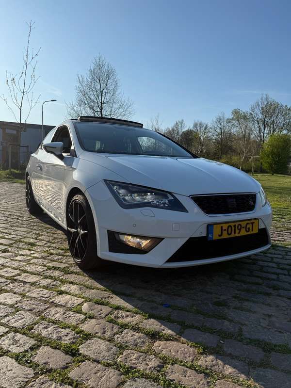 Wit Gebruikt 2013 Seat Leon SC FR Hatchback | € 9.950 - Afbeelding 1/4
