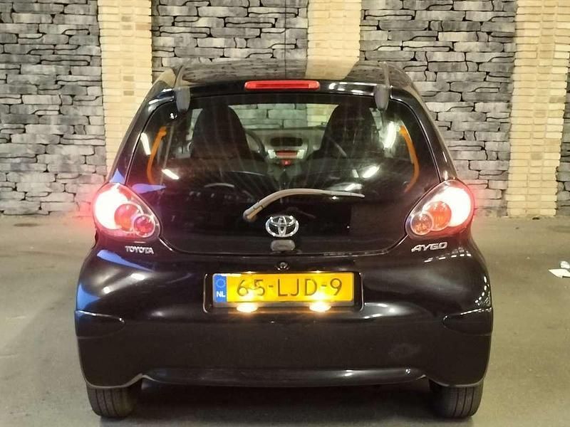 Zwart Gebruikt 2010 Toyota Aygo Hatchback | € 2.840 (Iets duurder) - Afbeelding 1/4