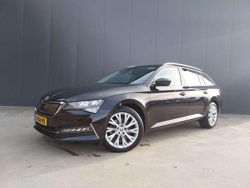 Zwart Gebruikt 2020 Skoda Superb Stationwagen | € 22.750 (Super prijs) - Afbeelding 1/4