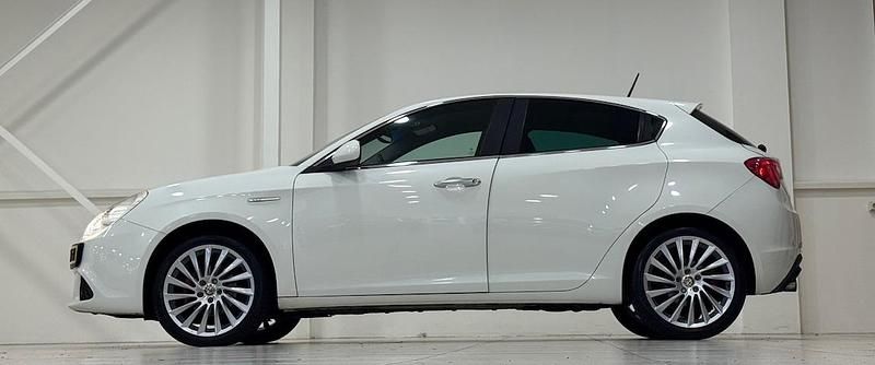 Occasion Alfa Romeo Giulietta Distinctive 116 PK (85 kW) 2012 Wit (metallic) Hatchback