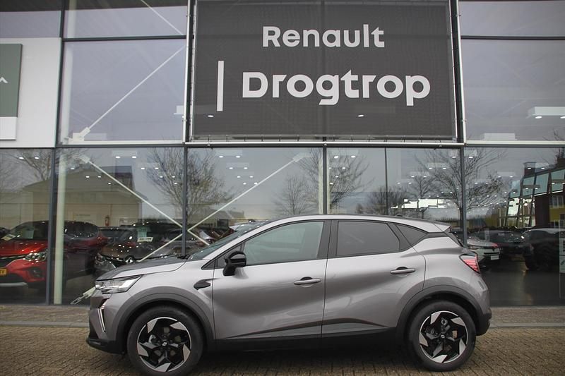 Grijs Gebruikt 2025 Renault Captur Play SUV | € 30.820 - Afbeelding 1/3