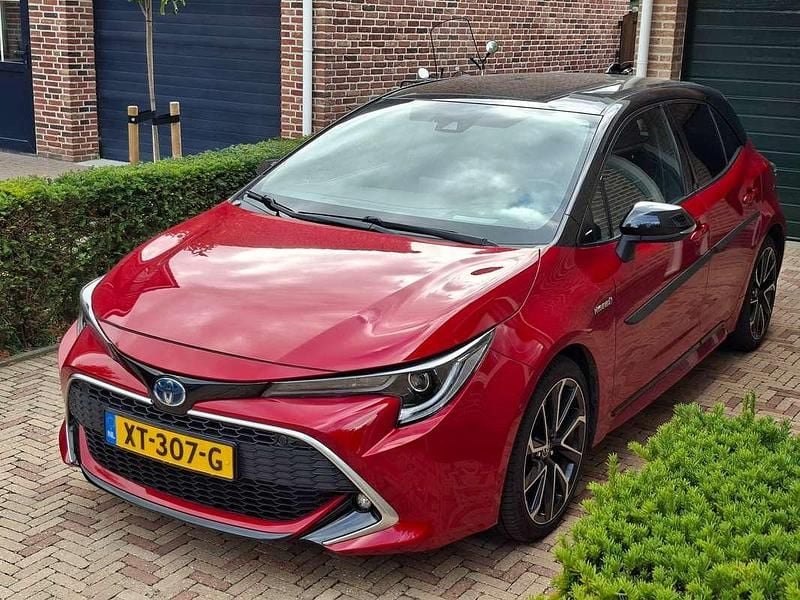 Rood Gebruikt 2019 Toyota Corolla Executive Hatchback | € 19.750 (Goede deal) - Afbeelding 1/4