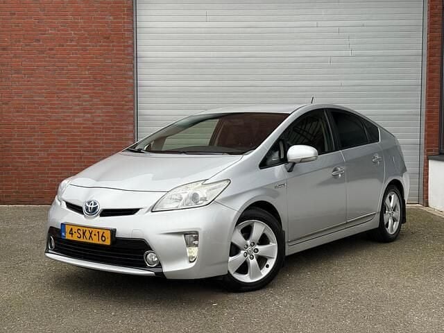 Grijs (metallic) Gebruikt 2013 Toyota Prius Business Edition Hatchback | € 6.299 (Super prijs) - Afbeelding 1/4