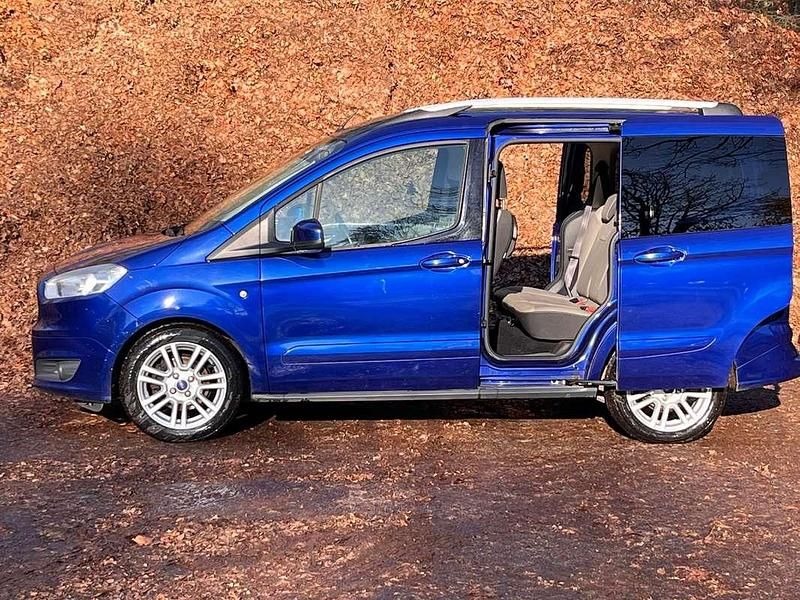 Occasion Ford Tourneo Courier Titanium 101 PK (74 kW) 2014 Blauw MPV