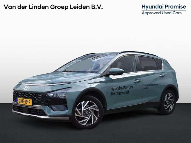 Mangrove green Gebruikt 2024 Hyundai Bayon Premium SUV | € 29.950 (Duur) - Afbeelding 1/1