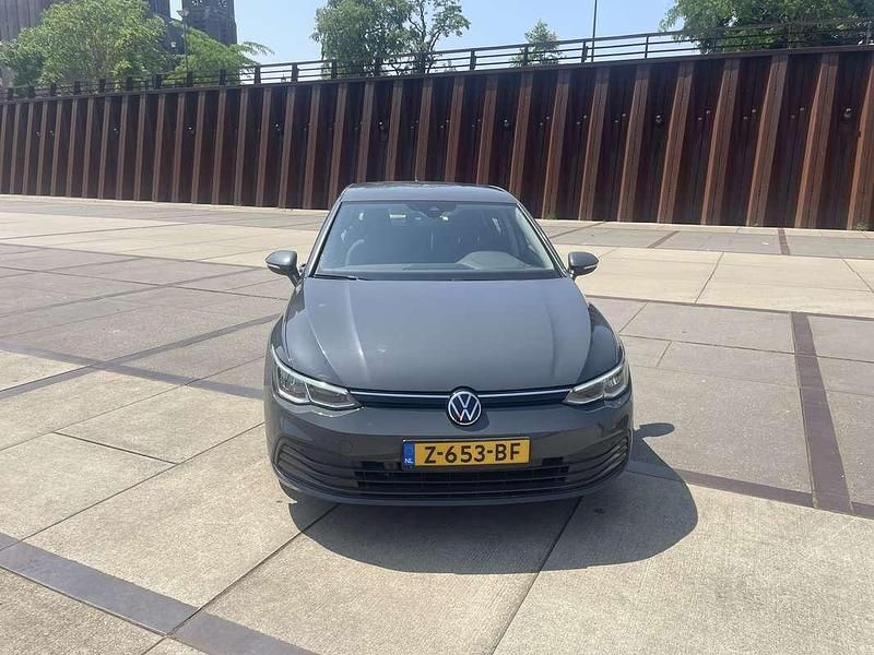 Grijs Occasion 2021 VW Golf VIII Stationwagen | € 18.500 (Eerlijke prijs) - Afbeelding 1/4