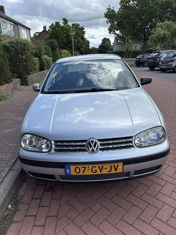 Grijs Gebruikt 2001 VW Golf IV Trendline Hatchback | € 650 (Super prijs) - Afbeelding 1/4