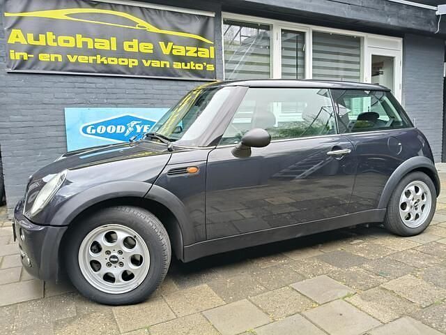 Zwart, metallic lak Gebruikt 2005 Mini ONE Salt Hatchback | € 2.550 (Goede deal) - Afbeelding 1/4