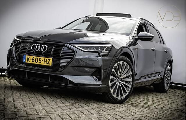 Grijs Gebruikt 2020 Audi e-tron Business SUV | € 24.680 (Super prijs) - Afbeelding 1/4
