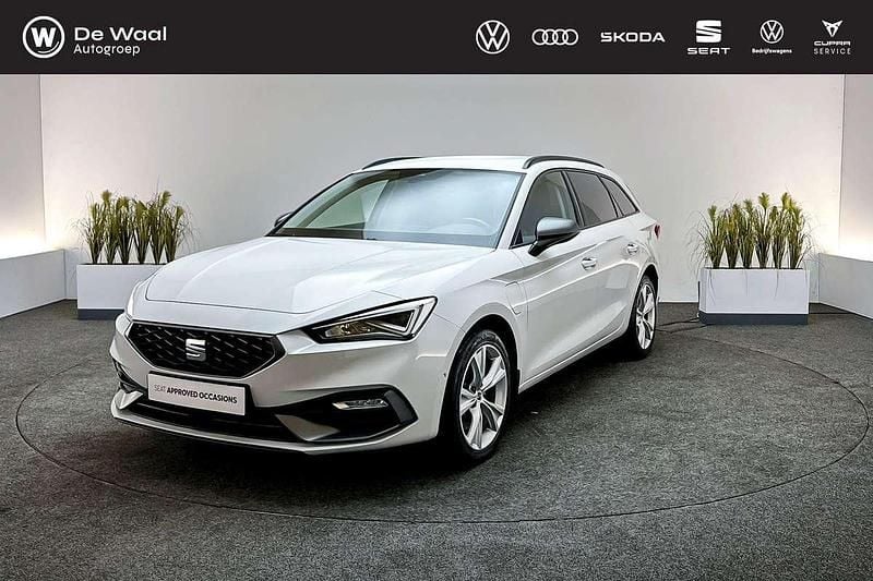Wit Gebruikt 2021 Seat Leon FR Stationwagen | € 22.800 (Eerlijke prijs) - Afbeelding 1/3
