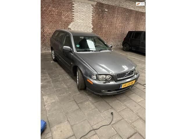 Grijs Gebruikt 2002 Volvo V40 Stationwagen | € 2.199 - Afbeelding 1/4