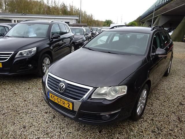 Bruin (metallic) Gebruikt 2008 VW Passat Comfortline Stationwagen | € 2.495 (Goede deal) - Afbeelding 1/4