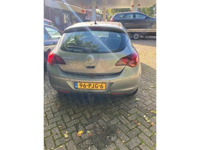 Grijs Gebruikt 2011 Opel Astra Cosmo Hatchback | € 2.795 - Afbeelding 1/4
