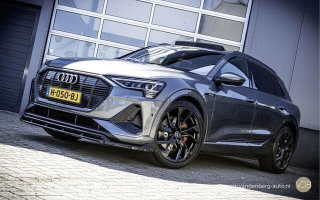 Grijs, metallic lak Gebruikt 2019 Audi e-tron Black Edition SUV | € 28.940 (Duur) - Afbeelding 1/4