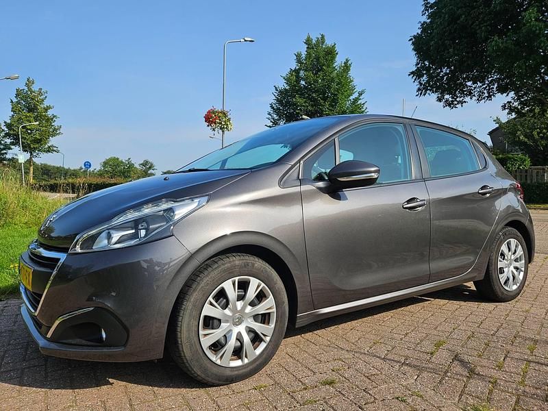 Grijs Gebruikt 2019 Peugeot 208 Active Hatchback | € 7.844 (Super prijs) - Afbeelding 1/4