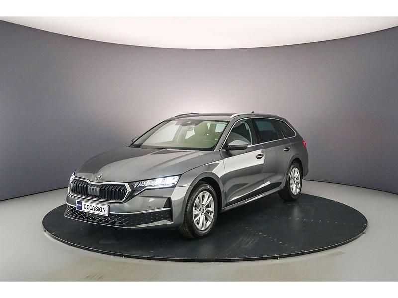 Graphite grey Gebruikt 2024 Skoda Octavia Business Line Stationwagen | € 34.900 (Duur) - Afbeelding 1/4