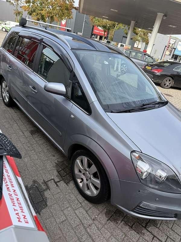 Gebruikt 2005 Opel Zafira Cosmo MPV | € 1.000 (Eerlijke prijs) - Afbeelding 1/4