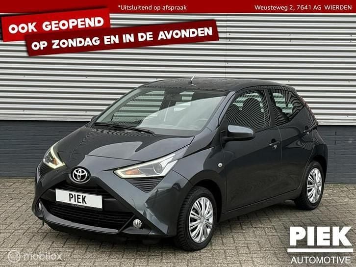 Grijs Occasion 2019 Toyota Aygo X-play Hatchback | € 11.999 (Goede deal) - Afbeelding 1/3