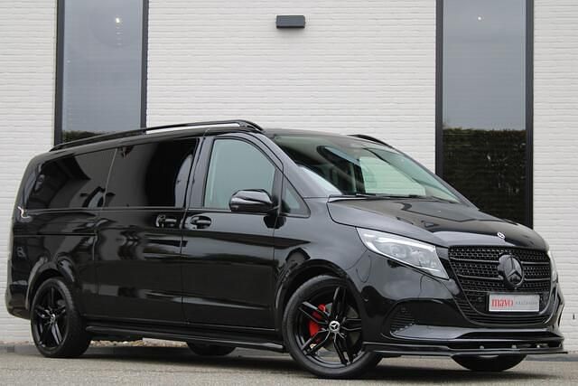 Zwart Gebruikt 2024 Mercedes V300 Edition MPV | € 74.950 - Afbeelding 1/4