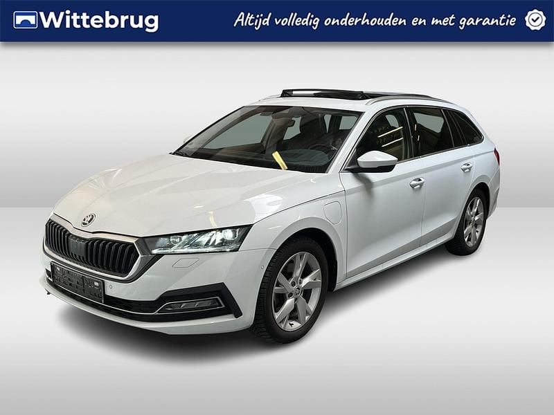 Wit Gebruikt 2021 Skoda Octavia Style Stationwagen | € 22.450 (Eerlijke prijs) - Afbeelding 1/2