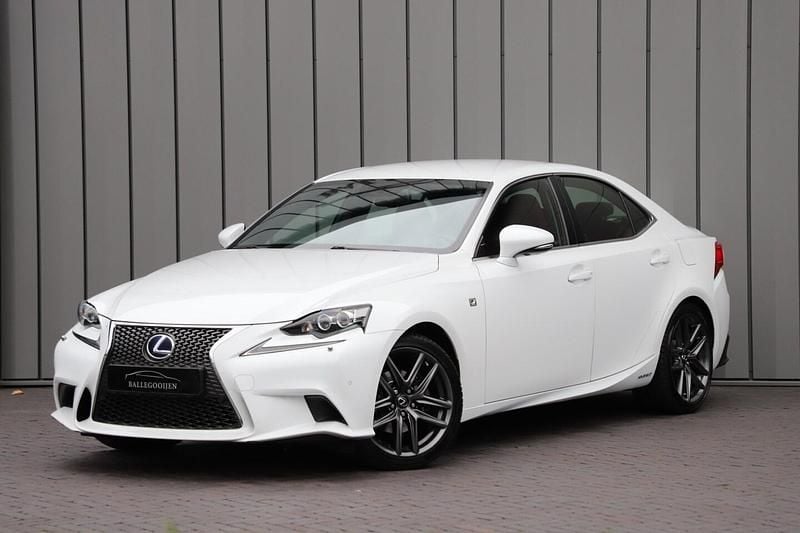 Wit Gebruikt 2015 Lexus IS300h Sport Line Sedan | € 19.500 (Goede deal) - Afbeelding 1/4