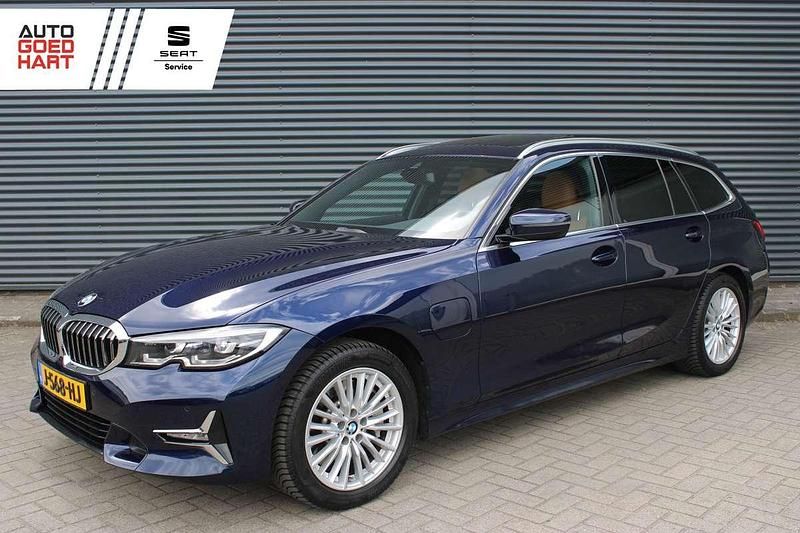 Blauw Gebruikt 2020 BMW 330e Luxury Line Stationwagen | € 30.895 (Eerlijke prijs) - Afbeelding 1/4