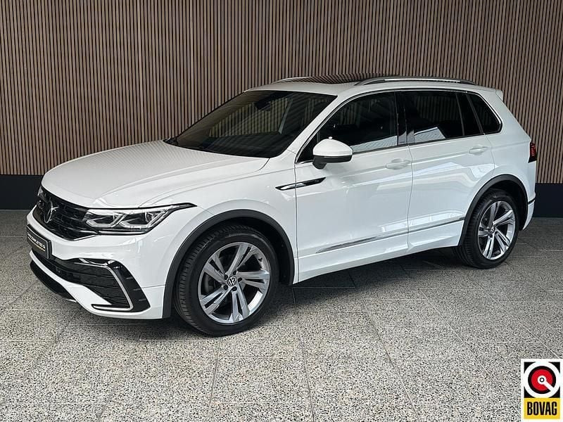 Wit Gebruikt 2021 VW Tiguan Highline SUV | € 37.595 (Iets duurder) - Afbeelding 1/4