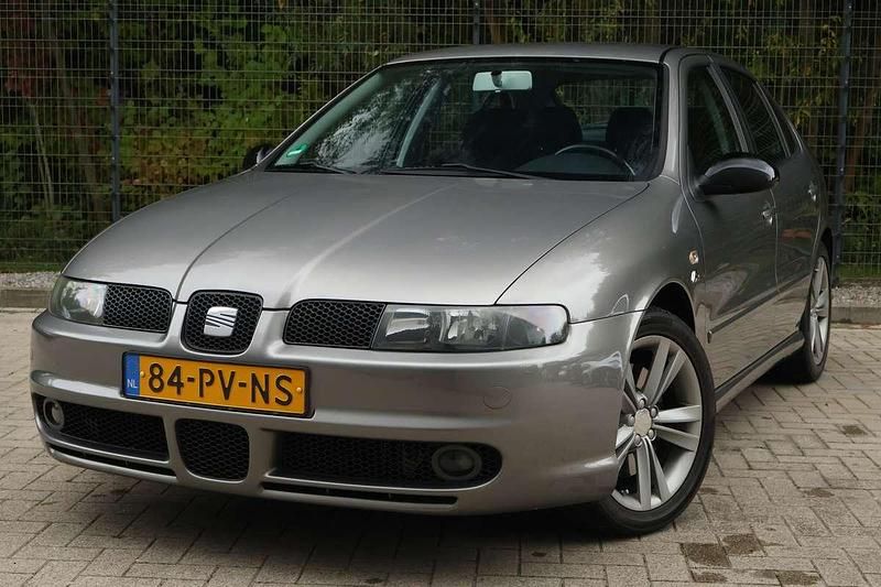 Grijs Gebruikt 2005 Seat Leon Hatchback | € 7.495 - Afbeelding 1/4