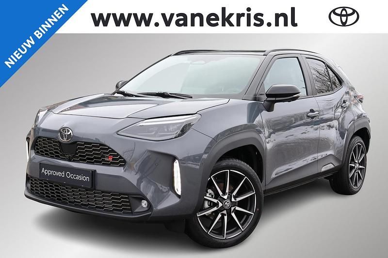 Zwart Nieuw 2025 Toyota Yaris Cross Sport SUV | € 40.435 (Iets duurder) - Afbeelding 1/4