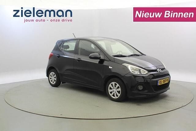 Zwart Gebruikt 2017 Hyundai i10 Comfort Hatchback | € 7.845 (Eerlijke prijs) - Afbeelding 1/4